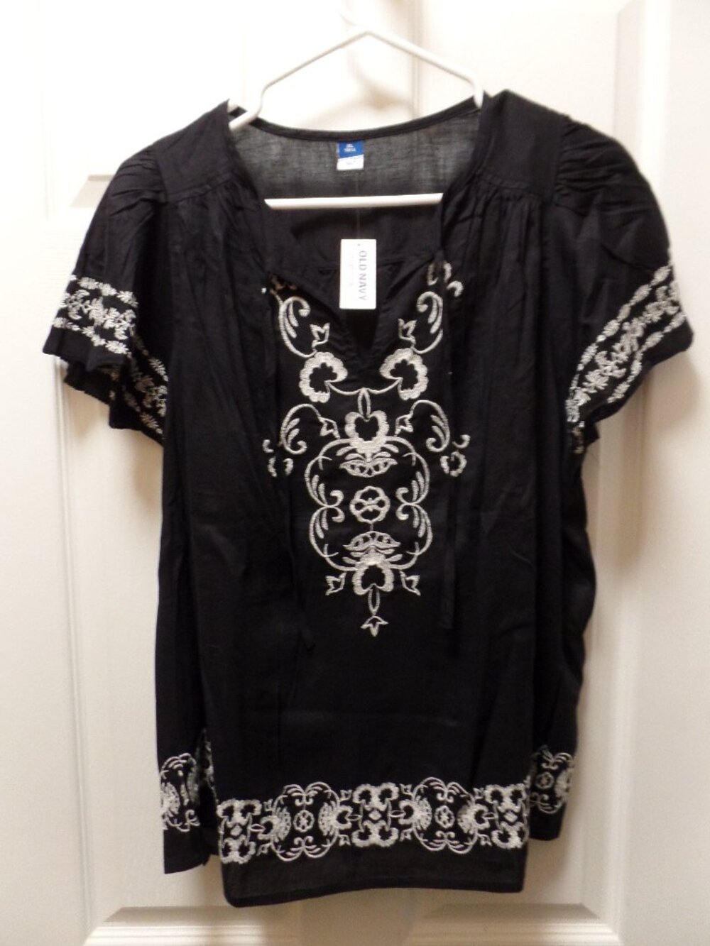 *NWT* Old Navy XL TALL 18 20 16 Embroidered Folksy Whisper Light Blouse Black Wh